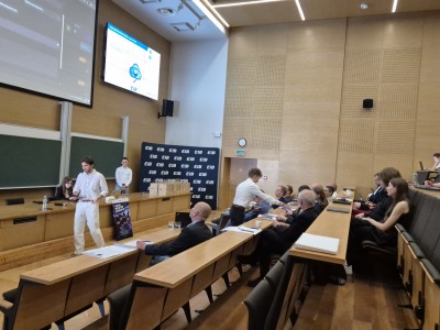 Kadry z konkursu odbywającego się w Audytorium Aleksandra Jabłońskiego na Wydziale FAiIS. Kliknij, aby powiększyć zdjęcie.