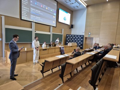 Kadry z konkursu odbywającego się w Audytorium Aleksandra Jabłońskiego na Wydziale FAiIS. Kliknij, aby powiększyć zdjęcie.