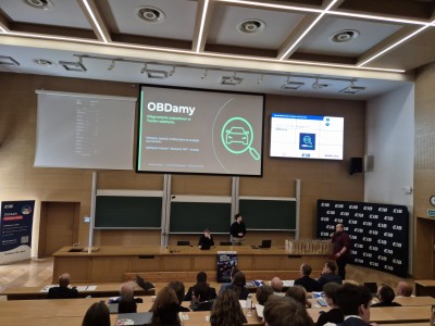 Kadry z konkursu odbywającego się w Audytorium Aleksandra Jabłońskiego na Wydziale FAiIS. Kliknij, aby powiększyć zdjęcie.