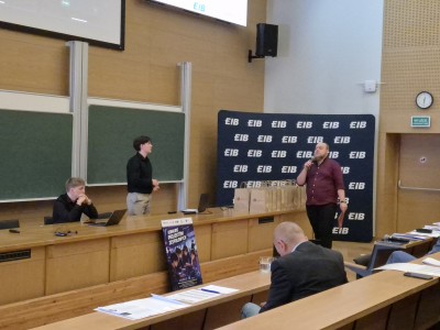 Kadry z konkursu odbywającego się w Audytorium Aleksandra Jabłońskiego na Wydziale FAiIS. Kliknij, aby powiększyć zdjęcie.