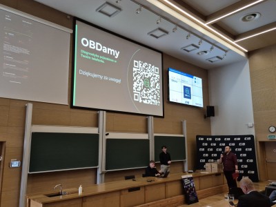Kadry z konkursu odbywającego się w Audytorium Aleksandra Jabłońskiego na Wydziale FAiIS. Kliknij, aby powiększyć zdjęcie.