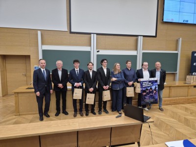 Kadry z konkursu odbywającego się w Audytorium Aleksandra Jabłońskiego na Wydziale FAiIS. Kliknij, aby powiększyć zdjęcie.