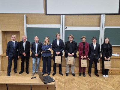 Kadry z konkursu odbywającego się w Audytorium Aleksandra Jabłońskiego na Wydziale FAiIS. Kliknij, aby powiększyć zdjęcie.