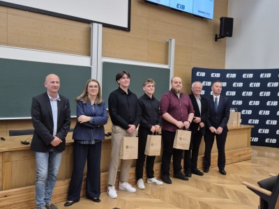 Kadry z konkursu odbywającego się w Audytorium Aleksandra Jabłońskiego na Wydziale FAiIS. Kliknij, aby powiększyć zdjęcie.