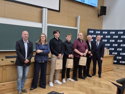 Kadry z konkursu odbywającego się w Audytorium Aleksandra Jabłońskiego na Wydziale FAiIS. Kliknij, aby powiększyć zdjęcie.