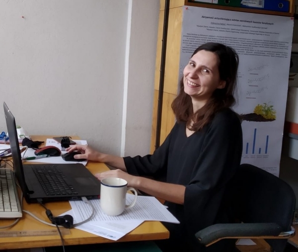 Pani mgr inż. Dobrochna Rabiej-Kozioł uzyskała  stopień doktora nauk chemicznych w dyscyplinie chemia 