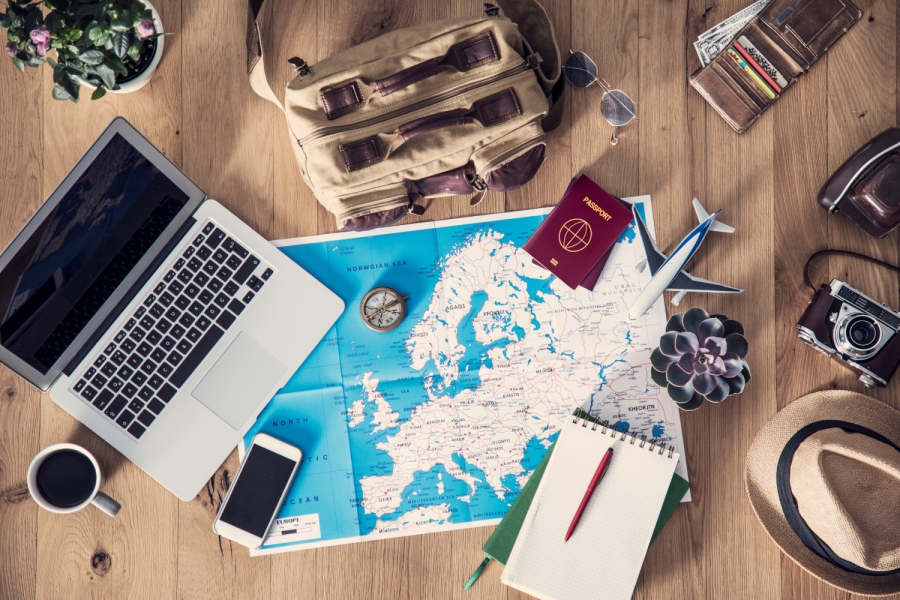 laptop, smartfon, mapa, kompas