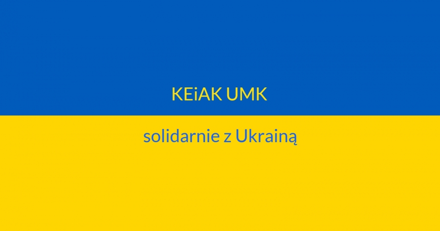 flaga Ukrainy z napisem KEiAK UMK solidarnie z Ukrainą
