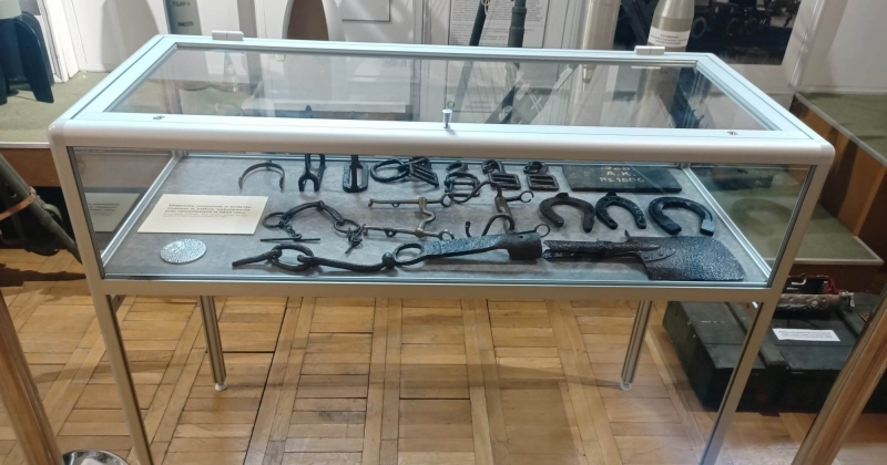 obrazek wiadomości: Studenci wojskoznawstwa z „własną” gablotą w Muzeum Artylerii