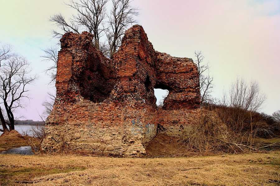 na zdjęciu ruiny zamku w Złotorii