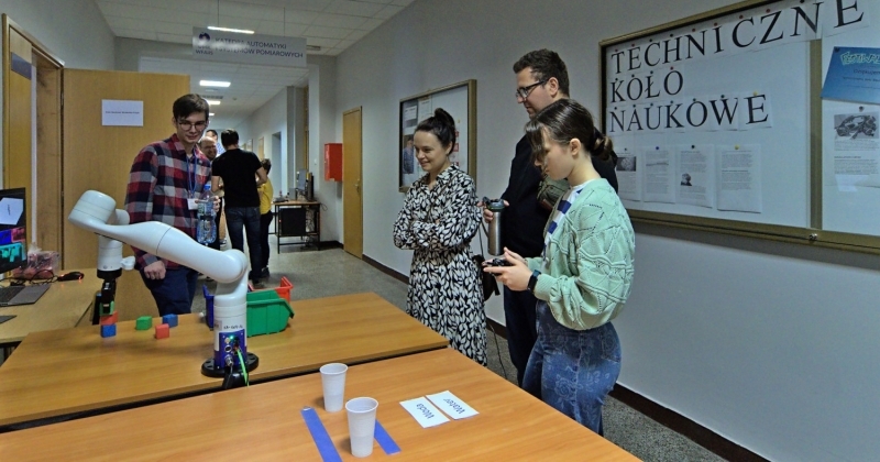 Dzień Otwarty WFAiIS - prezentacja robotów Katedry Automatyki i Systemów Pomiarowych