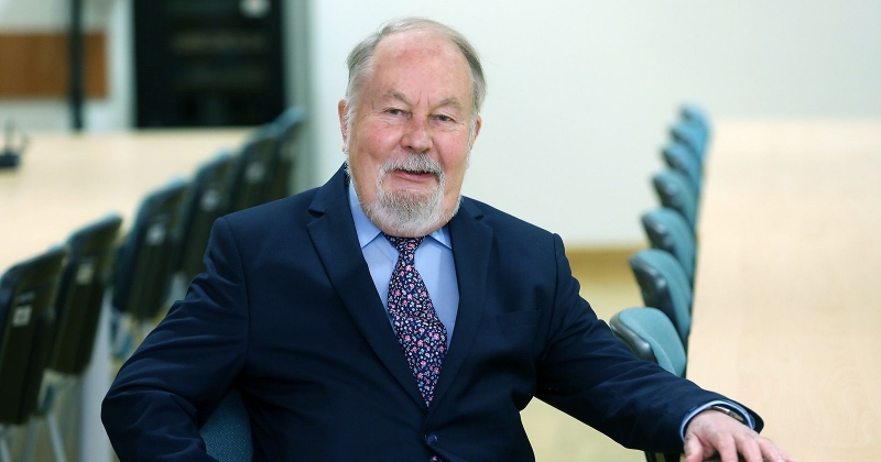 Zdjęcie portretowe prof. Janusza Małłka