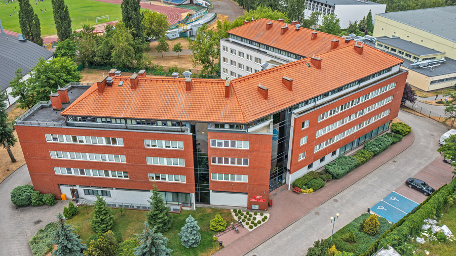 na zdjęciu budynek hotelu widziany z lotu ptaka