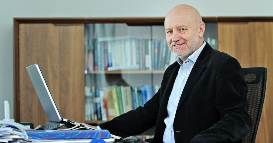 Portret prof. dr. hab. Włodzimierz Jaskólski z Katedry Mechaniki Kwantowej w Instytucie Fizyki Uniwersytetu Mikołaja Kopernika w Toruniu
