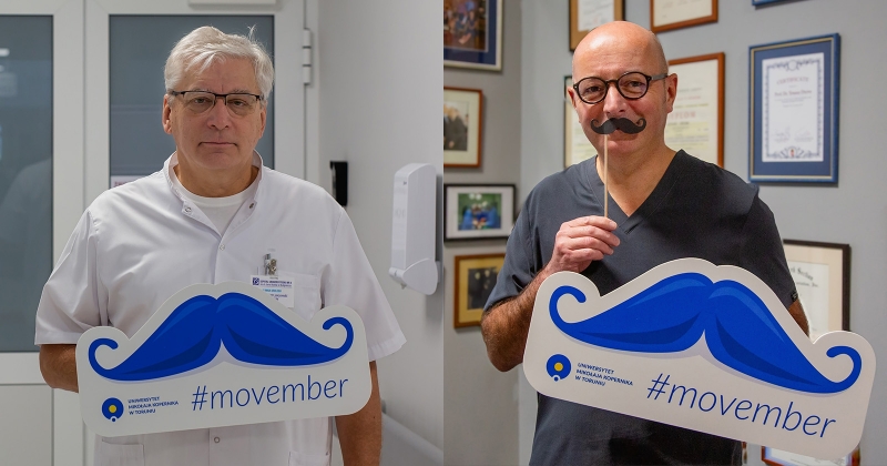 Na zdjęciu stoją od lewej dr hab. Piotr Jarzemski, prof. UMK z Katedry Urologii na Wydziale Nauk o Zdrowiu i prof. dr. hab. Tomasz Drewa, kierownik Katedry Urologii i Andrologii na Wydziale Lekarskim Collegium Medicum UMK z tabliczkami "movember" i wąsami