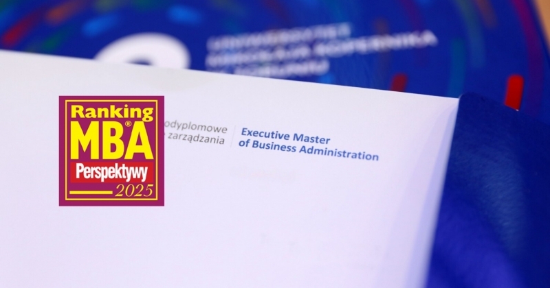 Perspektywy MBA ranking logo at the front, notebook with caption Executuve Master of Business Administration