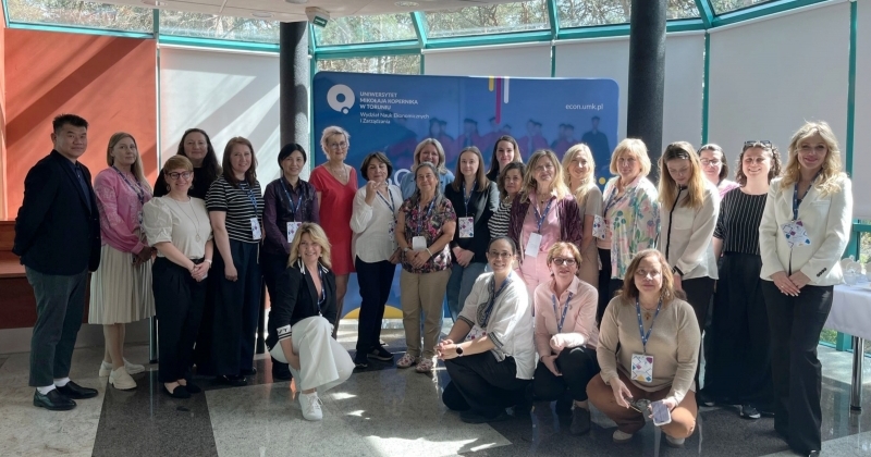 Group photo of participants and Vice Dean for International Relations - Aranka Ignasiak-Szulc and Vice-Rector - Magdalena Barwiołek