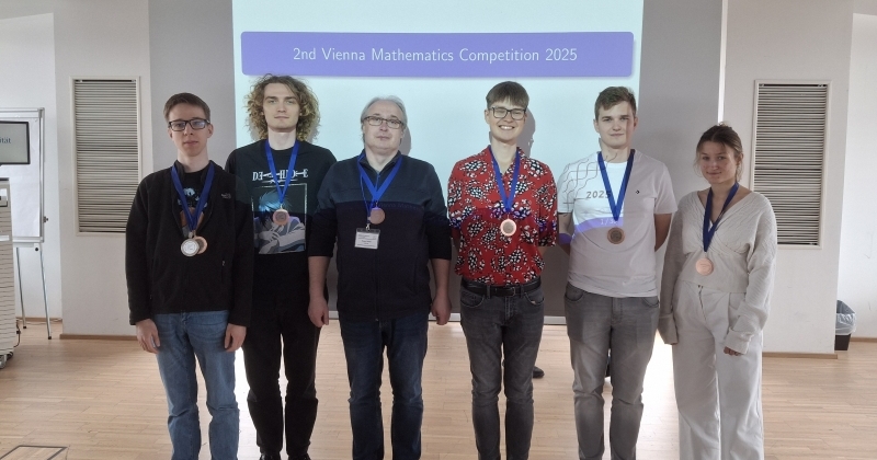 Drużyna WMiI z medalami