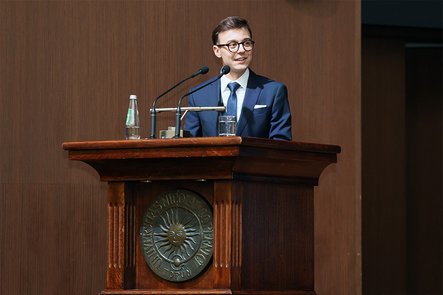 zdjęcie portretowe najlepszego absolwenta UMK 2025