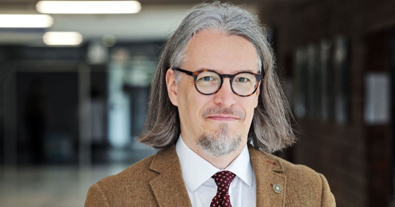 Zdjęcie portretowe prof. Adama Koli