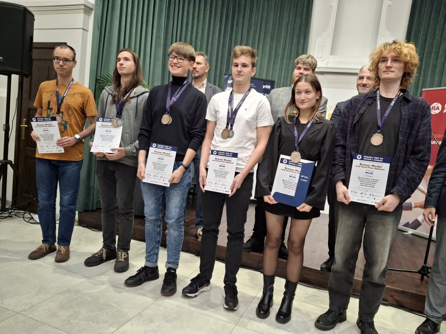 Drużyna WMiI z medalami