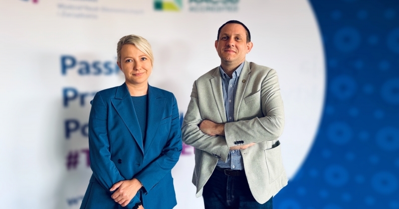 Dwie postacie - kobieta i mężczyzna