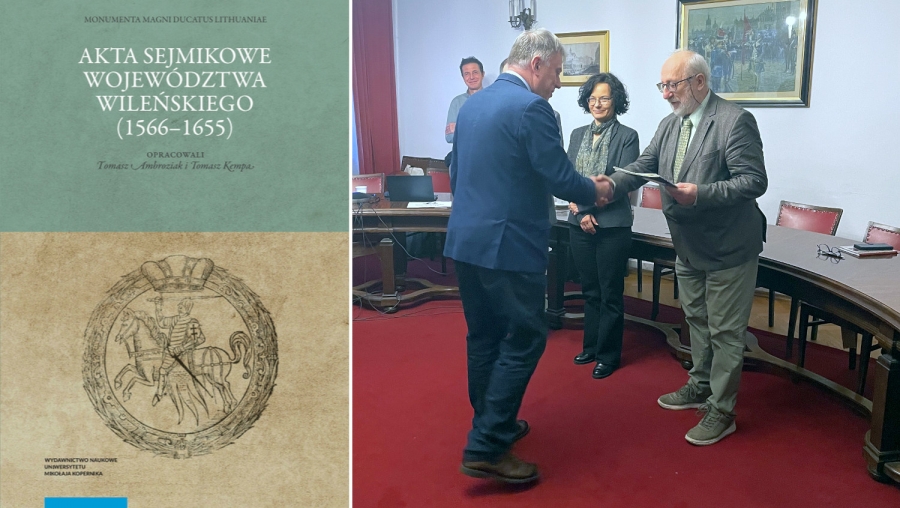 Zestawienie dwóch fotografii - na tym z lewej strony okładka nagrodzonej książki, na tym z prawej strony mężczyzna ściska dłoń mężczyźnie wręczającemu list gratulacyjny, przyglądają się temu kobieta i stojący nieco dalej trzeci mężczyzna.