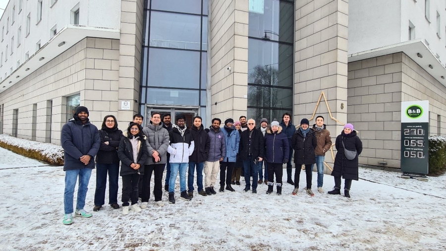 Zdjęcie grupowe podczas spotkania uczestników szkoły zimowej CimSep