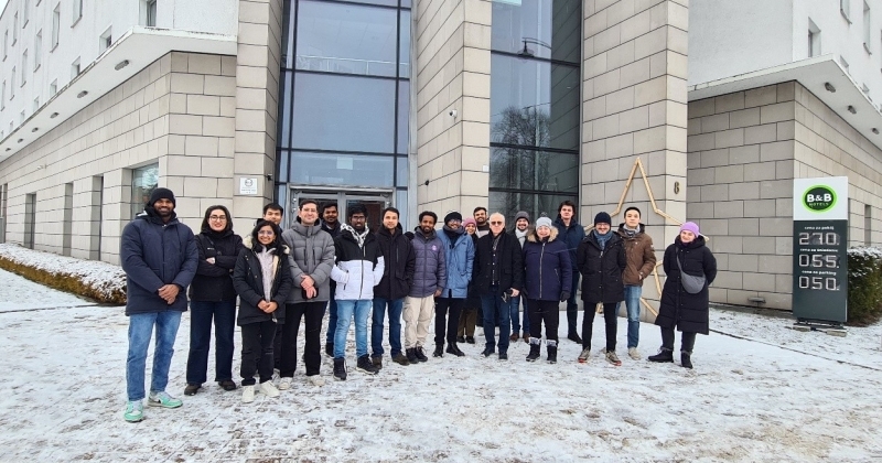 Zdjęcie grupowe podczas spotkania uczestników szkoły zimowej CimSep