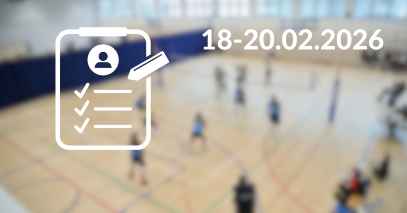 Rozmyte zdjęcie hali sportowej z zawodnikami podczas gry zespołowej. Na pierwszym planie graficzna ikona formularza rejestracyjnego oraz data 18?20.02.2026.