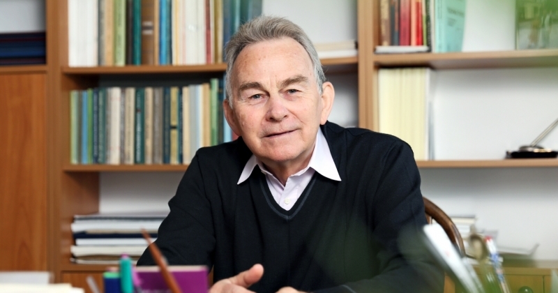 prof. Daniel Simson