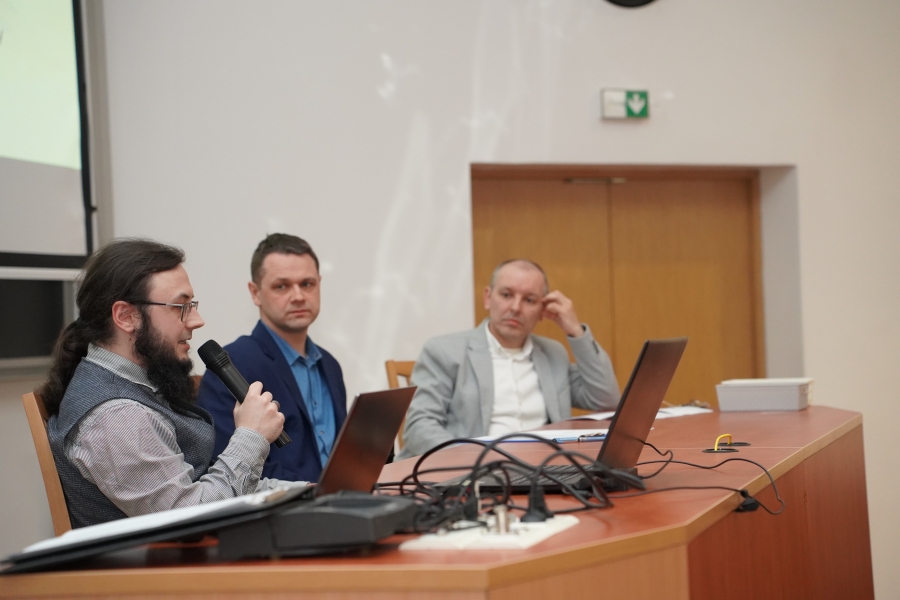 Paneliści podczas dyskusji.