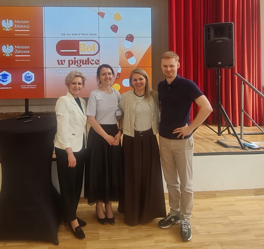 od lewej Joanna Grześkiewicz dr Inga Dziembowska mgr Łucja Boguń - kierownik Oddziału Terapii Uzależnień XVI Wojewódzkiego Szpitala Zdrowia Psychicznego im. J. Bednarza w Świeciu Filip Jankowski