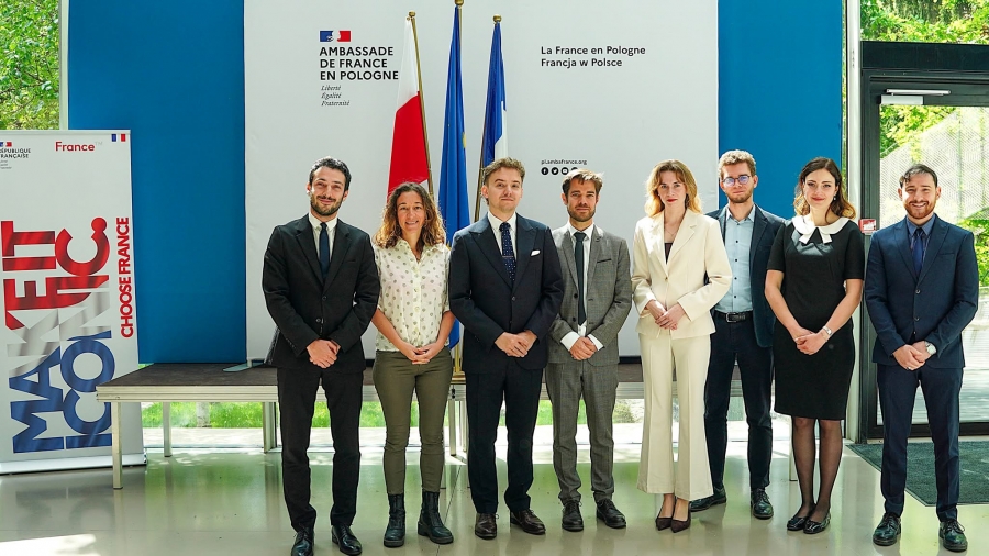Grupa dotorantów na Europejskim Dniu Doktoranta w Ambasadzie Francji.