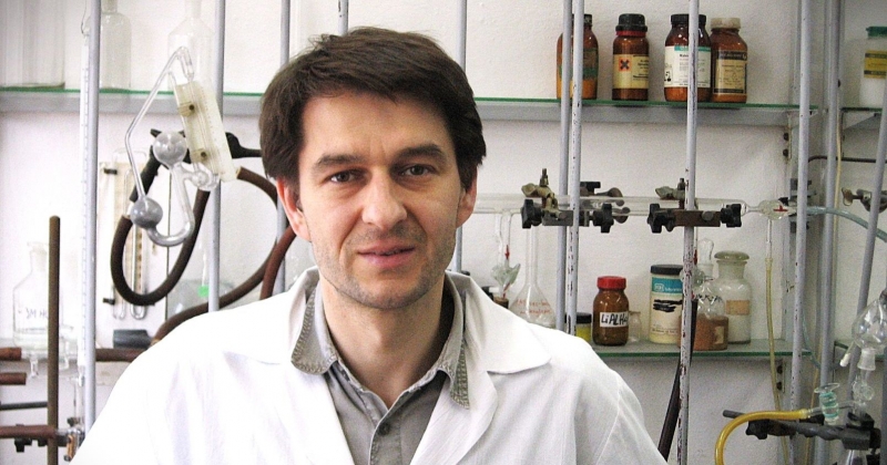 Portret profesora Marka Krzemińskiego z Katedry Chemii Organicznej