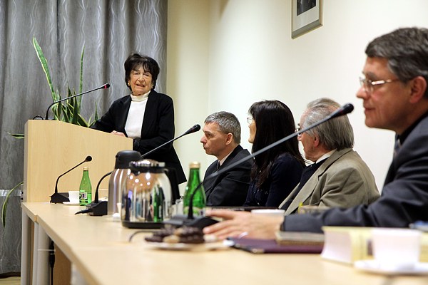 Dr Halina Szpilman (z lewej) podczas spotkania w Collegium Humanisticum [fot. Andrzej Romański]