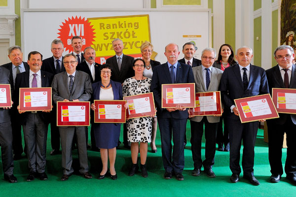 W gali Rankingu Perspektyw wzięła udział prof. Danuta Dziawgo (na zdjęciu w środku), prorektor UMK ds. ekonomicznych i rozwoju [fot. Krzysztof Wojciewski/Perspektywy]