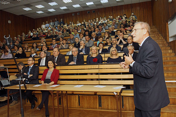 O historii Wydziału niezwykle barwnie opowiedział prof. Marek Zaidlewicz, były dziekan [fot. Andrzej Romański]