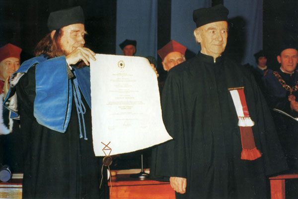 Prof. Karol Sauerland (z dyplomem) i dr Karl Dedecius [fot. Piotr Kurek]