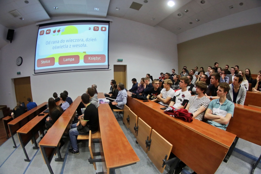 Programowanie zespołowe na Wydziale Matematyki i Informatyki - prezentacja zespołu gier dla dzieci GENIO [fot. Andrzej Romański]