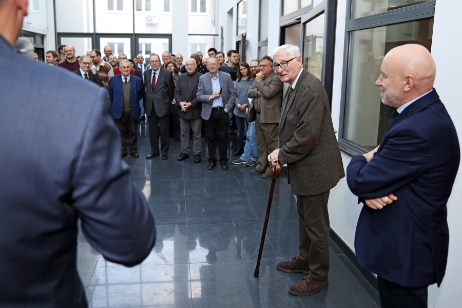 Prof. Kossakowski podczas spotkania w Instytucie Fizyki, zorganizowanego dla uczczenia Jego sukcesu (7.11.2019) [fot. Andrzej Romański]