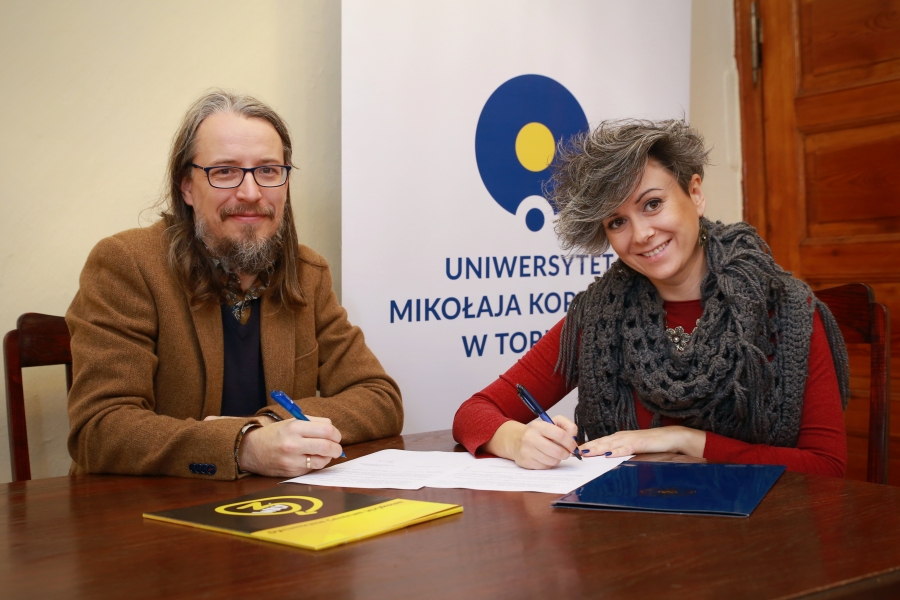 Prodziekan dr Adam Kola i Pani Monika Mitoraj, właściciel 3WAY Dynamicznego Centrum Językowego w Toruniu 
